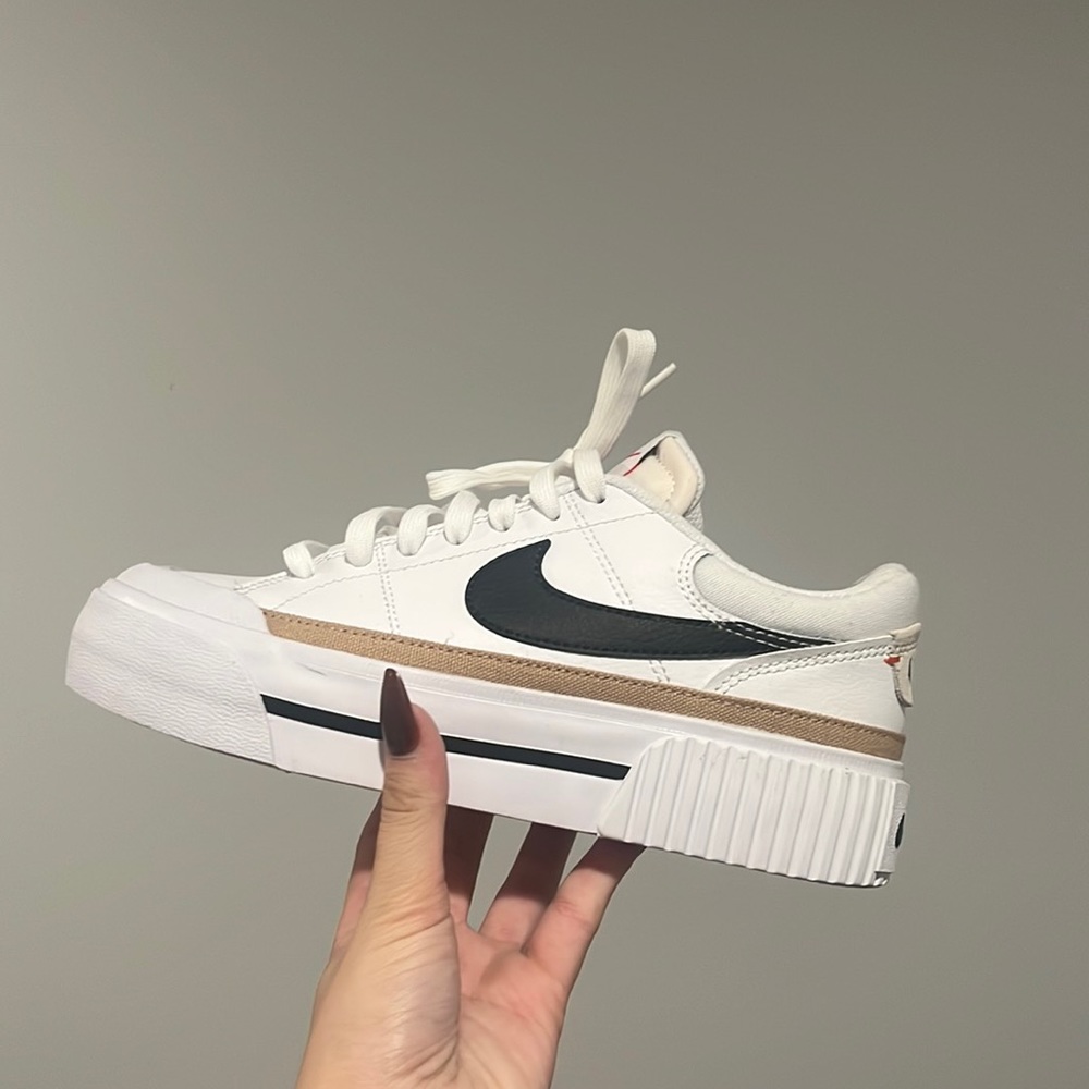 Nike Court Legacy